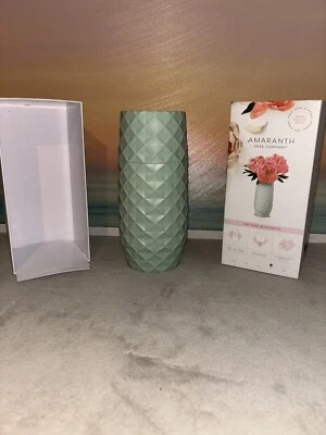 NUEVO en CAJA Florero Amaranto Color Menta Reinventado Empresa 7.5”x3.5”  Foto 1 de 4