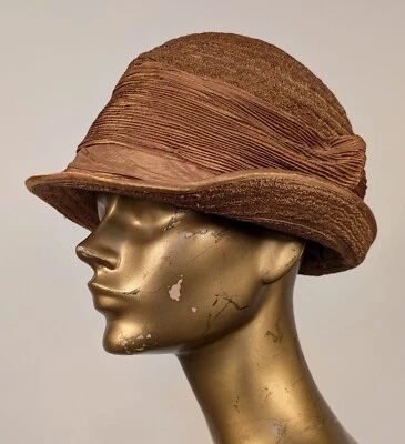 FLAPPER 1920’S STRAW CLOCHE HAT W PLEATED SILK TRIM - Image 1 of 4