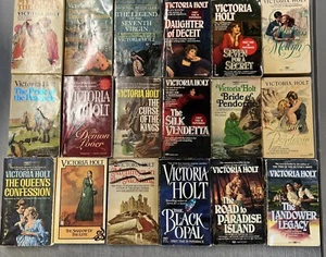 Romance Suspense Mystery Lot of 18 Paperback Novels by Victoria Holt - Picture 1 of 23