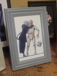 Framed Star Wars Art Print 4x6, Stormtrooper Kiss, Norman Rockwell Style Gift - Picture 1 of 4