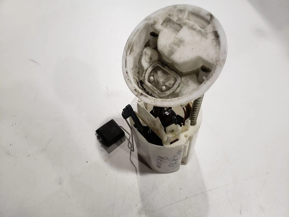 Conjunto de bomba de combustible del lado derecho del pasajero - W209 CLK500 2003 cupé - 03-09 OEM Foto 1 de 4