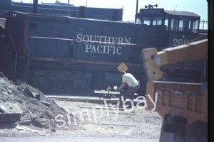 2 diapositivas fotográficas Southern Pacific SP 2602 (SW1500), Oakland 1987 - Imagen 1 de 4