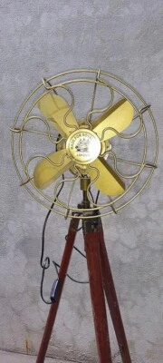 Ventilador de piso eléctrico con soporte para trípode | Ventilador de pie de reproducción vintage de latón Foto 1 de 4