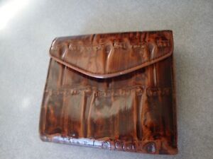 NWOT CARRIE FORBES WALNUT BROWN LEATHER BI-FOLD COMPACT WALLET