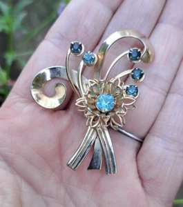 Vintage rhinestone brooch from 1940s - Picture 1 of 3