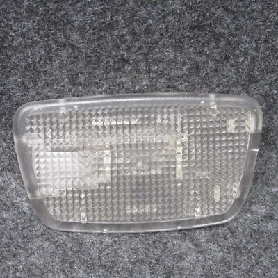 Лампа вежливости купольная для заднего грузового отсека Volvo V50 2008-2011 годов выпуска от оригинального производителя 67632 - Изображение 1 из 3