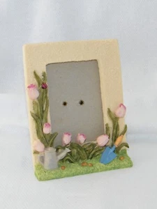 Genuine Dezine Hand Painted Floral Garden Themed 2" x 3" Photo / Picture Frame - Picture 1 of 10