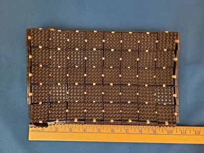 REBAJADO Cartera sin asas Plasticflex vintage negra y dorada de azulejos de plástico de los años 40 Foto 1 de 4