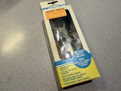 Vintage SCENE MASTER HO Scale 2-Light Target Signal Light - Image 1 of 4