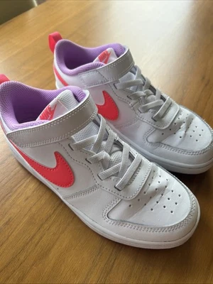 耐克 Court Borough Low 2 白色 Fuchsia Glow 粉红色紫色女孩 2 岁(穿了两次) — 第 1/4 张图片