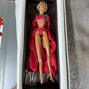 2007 Integrity Toys Fashion Royalty Glamour-to-go Adele Makeda #91153 - Picture 1 of 13