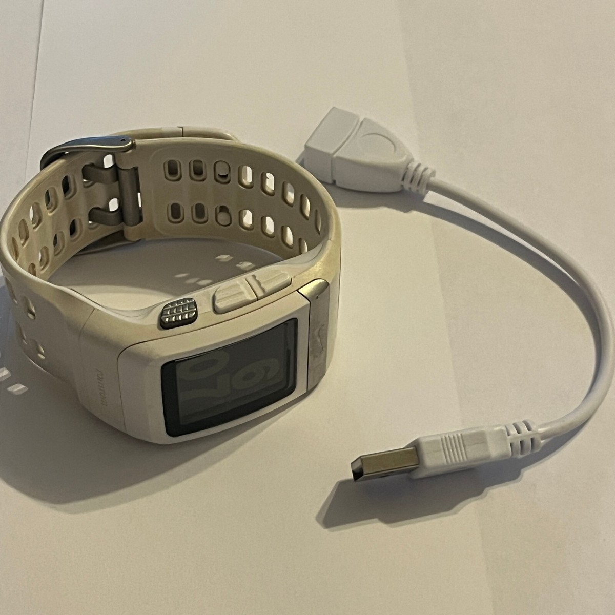 NIKE スポーツウォッチ　GPS Amazon.com: Nike+ SportWatch GPS Powered by TomTom (White