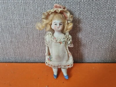 TRES JOLIE ET ANCIENNE POUPEE MIGNONETTE ENTIEREMENT EN BISCUIT - Photo 1/4