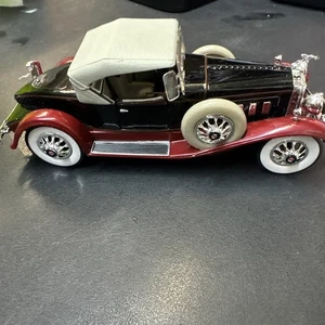1930 Packard Brewster, - Signature Model 1/18 Scale Diecast Model Toy Car - Picture 1 of 12