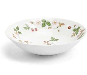 Wedgwood Wild Strawberry Casual Coupe Bowl Plate Approx. 20cm New Japan - Picture 1 of 3