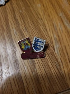Northampton Town Fc Football Club Crest Pin Badge - Picture 1 of 1