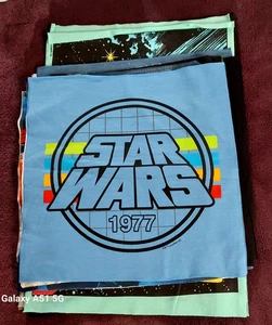 12 vorgeschnittene Star Wars T-Shirts vorne & hinten zum Quilten Nähen OHNE Einlage - Bild 1 von 24