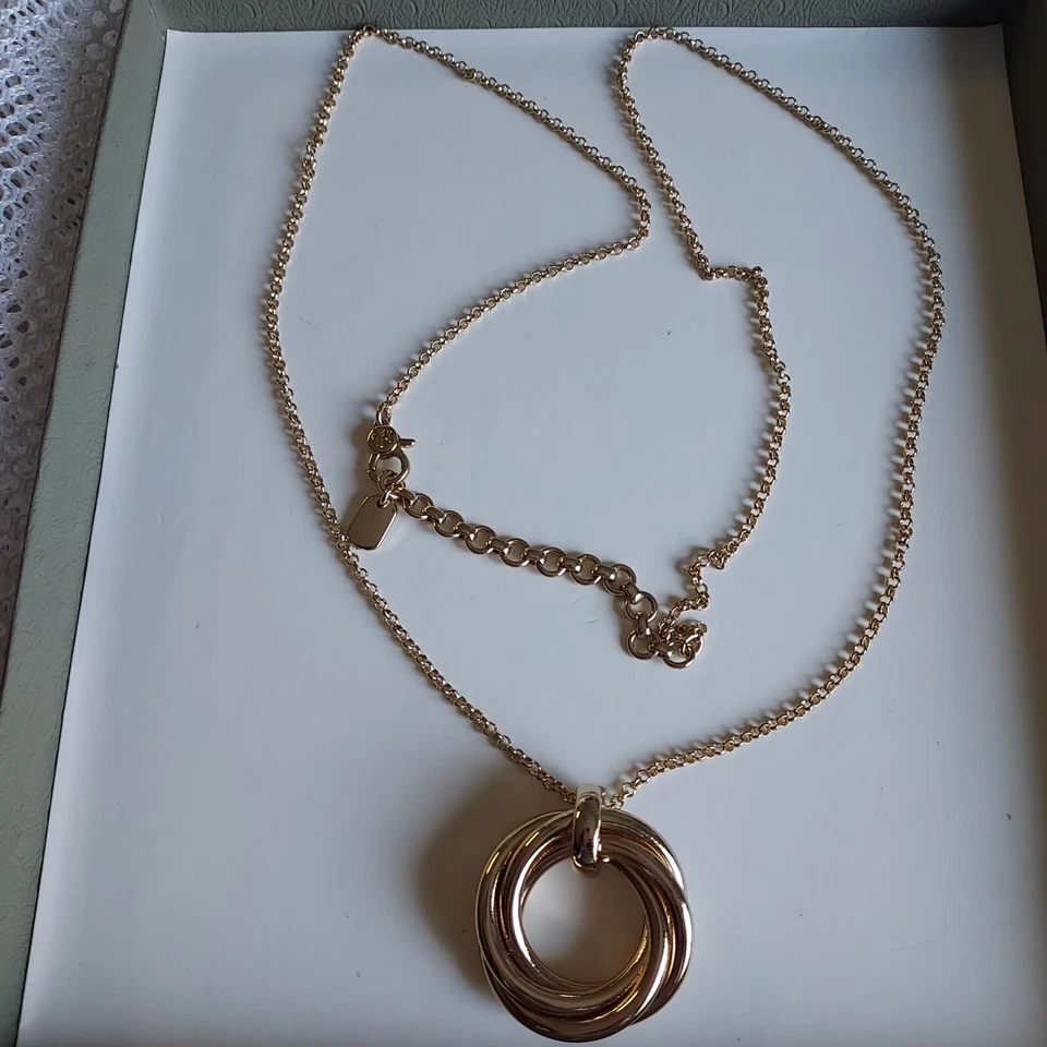 Ralph Lauren Gold Tone Long, adjustable Necklace w Disk Pendant. Foto 1 de 1