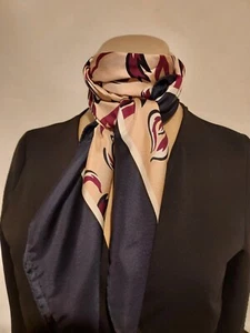 Pañuelo seda italiano azul oscuro con flores rosas - Imagen 1 de 1