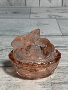 Vntg PINK Depression Glass Easter Bunny RABBIT on Nest Covered Trinket Dish - Picture 1 of 9