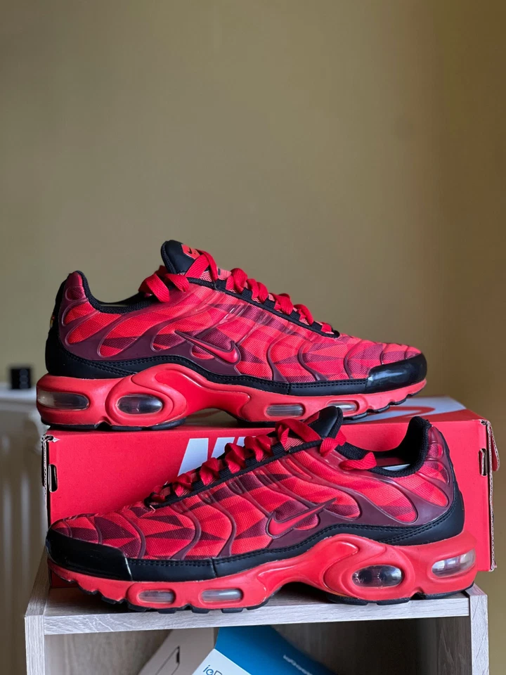 Nike Air Max Plus Tn Shatters red 44.5 10.5  Supreme requin tuned OG Bw - Photo 1/4