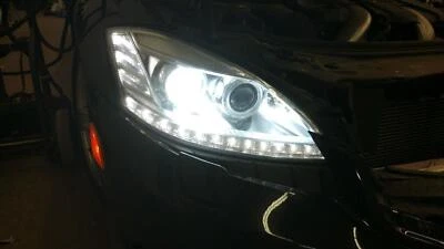 Headlight  For Mercedes S-Class OEM Hid Assy Pitted Mnt Gone Right - Image 1 of 2