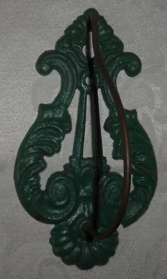 Gancho de pared vintage con diseño de desplazamiento Foto 1 de 4