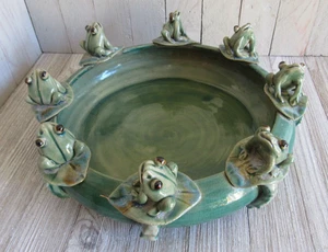 Vintage Majolica Ceramic Glazed Bowl With 8 3D Frogs & Lily Pads 10" approx - Picture 1 of 13
