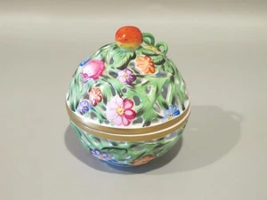 Herend Giftware 3" Round Box & Lid w/ Strawberry Finial 6214 - Picture 1 of 5