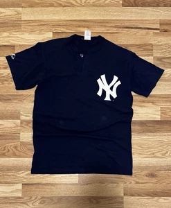 New York Yankees #15 Majestic T-Shirt Adult Medium - D27 - Picture 1 of 3