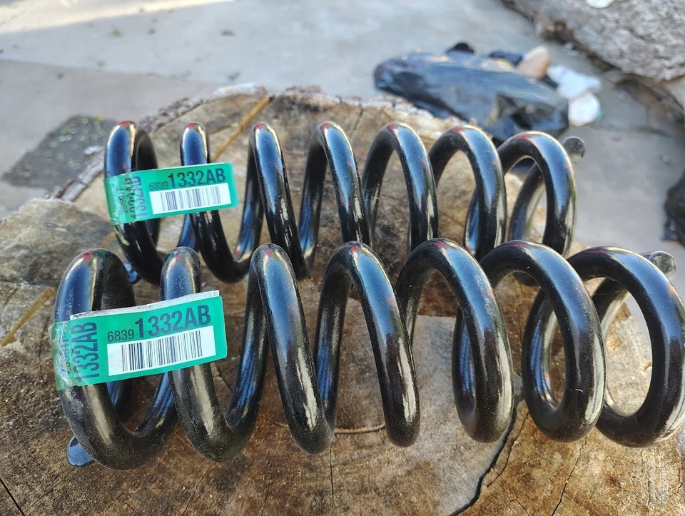 Muelles helicoidales traseros Mopar 68391332AB 2019-2023 Dodge Challenger 68391332AB (2) Foto 1 de 1