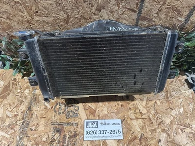 Radiador de camión Mitsubishi Minicab U42T 1996 fabricante de equipos originales Foto 1 de 4