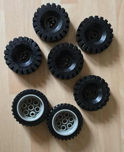 Lego Vintage Large Sized Wheels x 8 Set - Picture 1 of 2