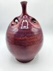 Vase bourgeon de poterie vintage signé studio par Alan Myers de l'Oregon.       (39)