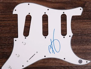 GFA Comedian Legend * KEVIN HART * Signed Electric Pickguard AD1 PROOF COA - Picture 1 of 2