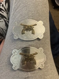 Vintage gekreuzte Pistolen Waffen Metall Gürtelschnalle - Bild 1 von 1