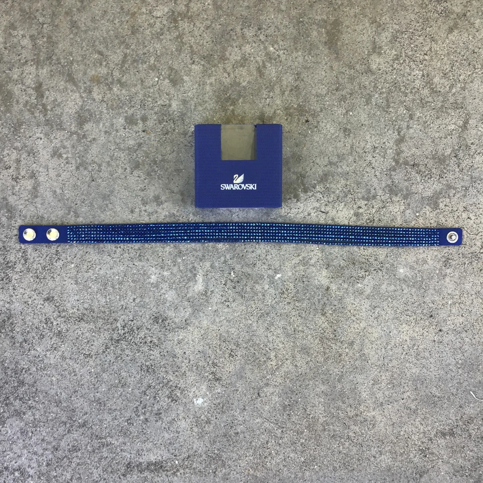 Pulseira SWAROVSKI Slake azul cristais mistos 16" envoltório de couro camurça ao redor com caixa - Imagem 1 de 4