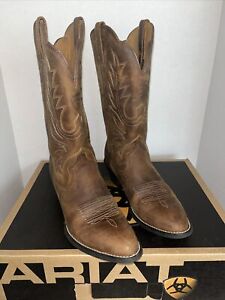 Ariat Women’s cowboy boots size 7B ..EUC