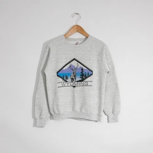 Sudadera De Colección Años 90 Wyoming Buck Deer Pequeña - Turismo Envejecido Cuello Redondo EE. UU. - Imagen 1 de 6