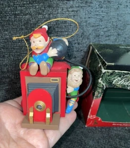 SANTA'S BEST 1993 ENESCO CHRISTMAS ORNAMENT: ELF PHOTOGRAPHERS INC. NEW - Picture 1 of 5
