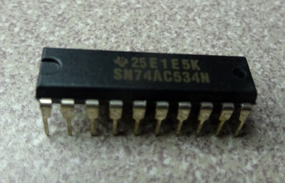 Lote de 4 chanclas SN74AC534N borde octal plataforma D-Ty F-F con 3 estados, DIL DIP IC Foto 1 de 1