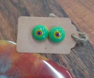 Resin Domed Stud Earrings - Lime Green & Red - Bild 1 von 1