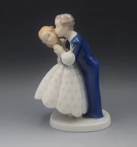 BING UND GRONDAHL CLAIRE WEISS FIGUR JUGENDLICHE KÜHNHEIT 2162 ERSTER KUSS - Bild 1 von 8