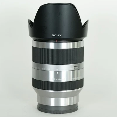 Lente zoom Sony E 18-200 mm F3,5-6,3 OSS para montura Sony E usada Foto 1 de 4