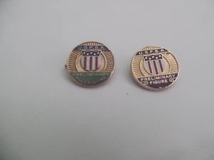SIMMONS Skating Pins, U.S.,, 1/2" Preliminary Free & 1/2" Figure PINS- L@@K - Bild 1 von 3