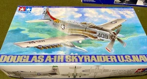 TAMIYA AIRCRAFT MODEL KIT: DOUGLAS A-1H SKYRAIDER U.S.NAVY - Picture 1 of 2