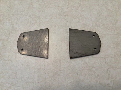 STEEL PLATES FOR MOUNTING HOOD LATCHES TO A FENDERLESS 1932 FORD FRAME Foto 1 de 4