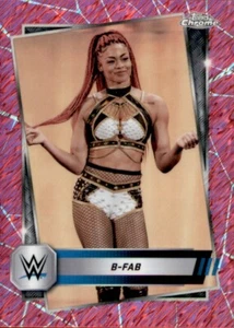 Tarjeta refractora B-Fab 2025 Topps cromada WWE rosa brillante #67 - Imagen 1 de 2