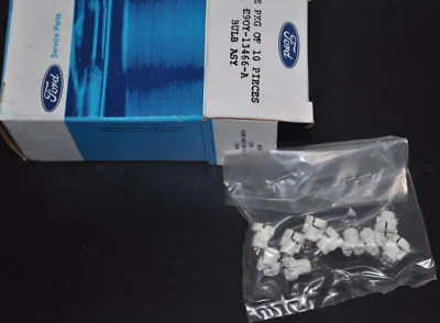 Box of 10 NOS 1989-1997 LINCOLN CONTINENTAL HEATED WINDSHIELD SWITCH LIGHT BULBS - Image 1 of 3