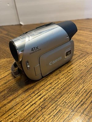 Vintage Canon ZR900 Mini DV Camcorder Handheld Camera 2000x Zoom Untested  - Image 1 of 4